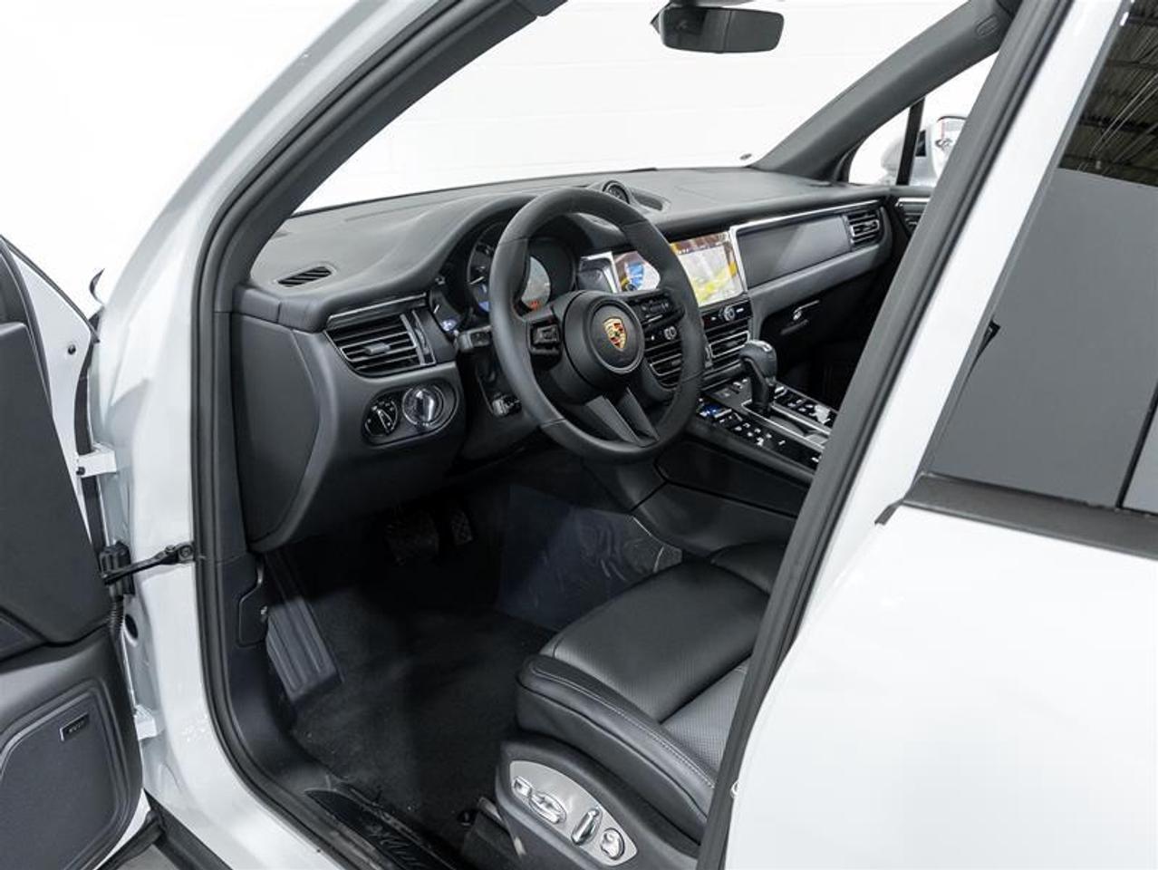 2025 Porsche Macan  Photo