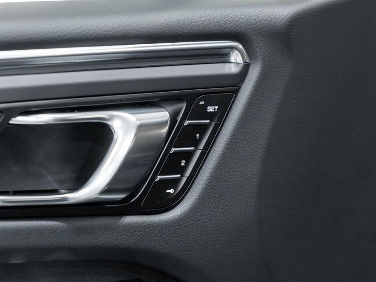 2025 Porsche Macan  Photo