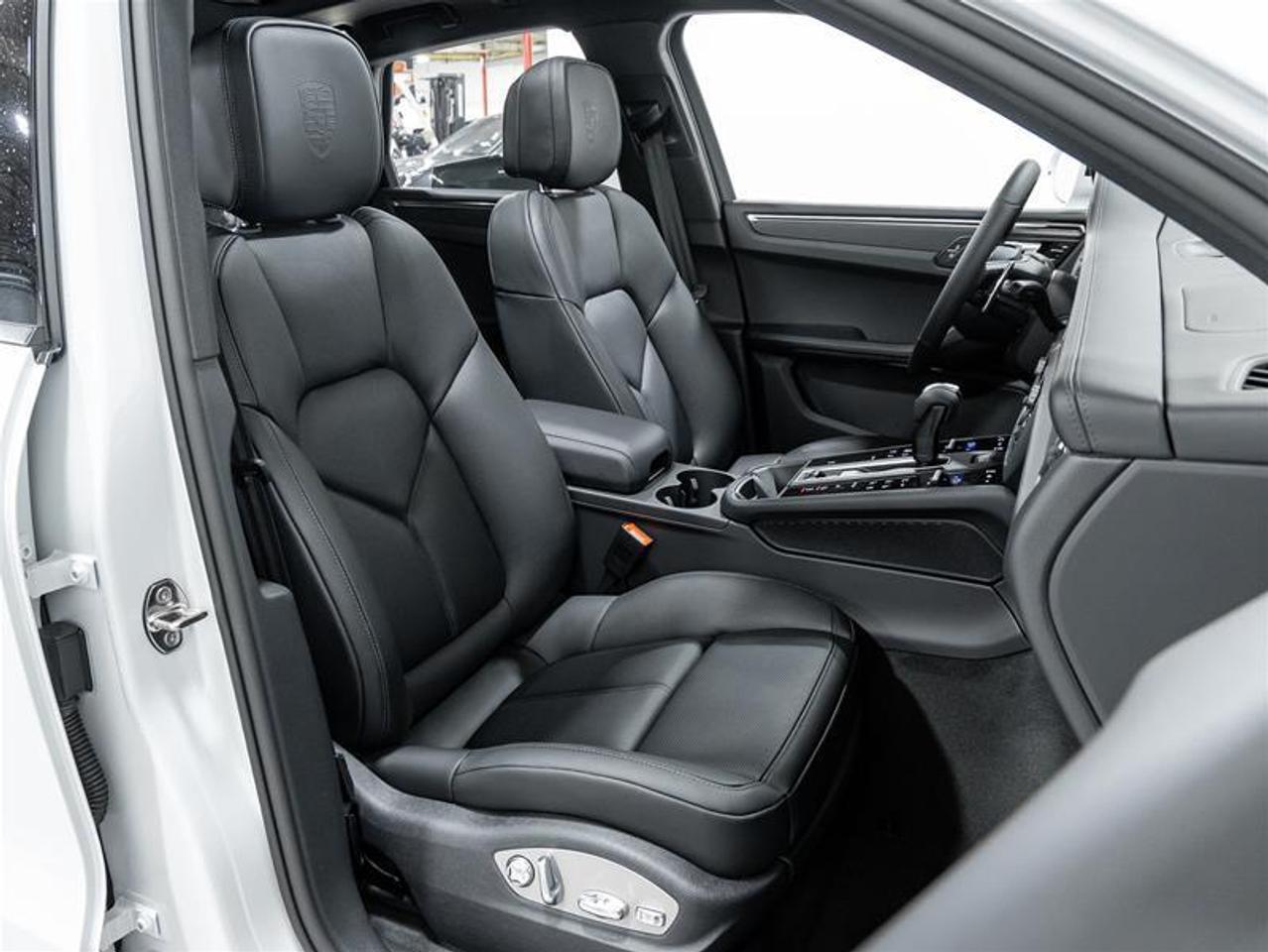 2025 Porsche Macan  Photo