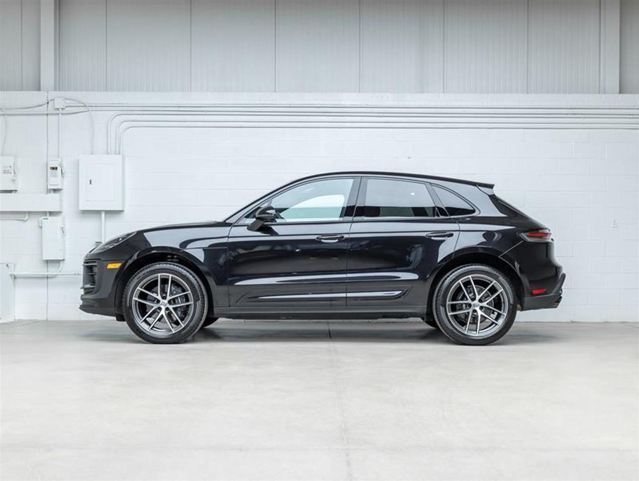 2025 Porsche Macan  Photo4