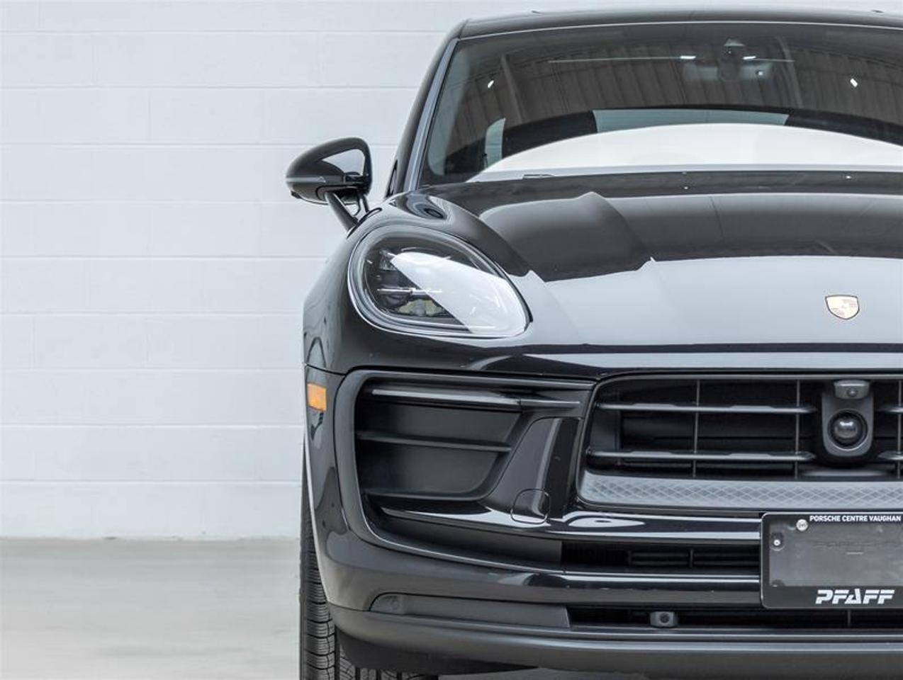 2025 Porsche Macan  Photo