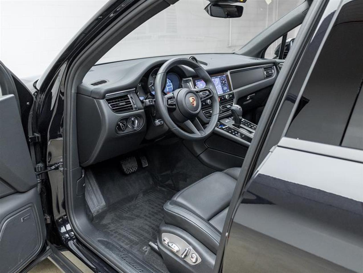 2025 Porsche Macan  Photo