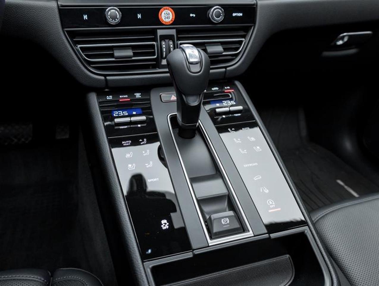 2025 Porsche Macan  Photo