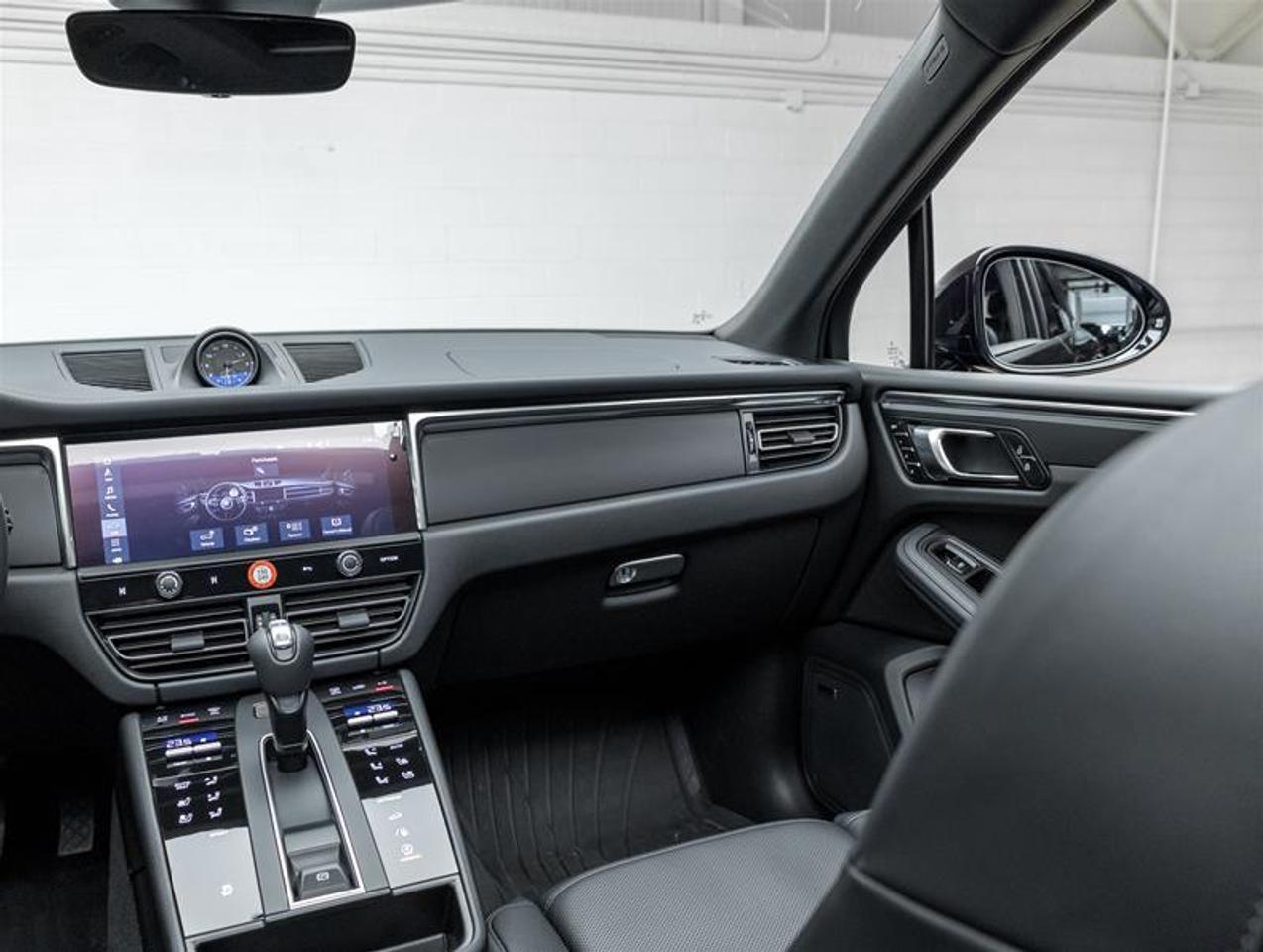 2025 Porsche Macan  Photo