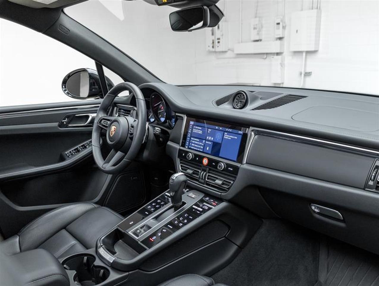 2025 Porsche Macan  Photo