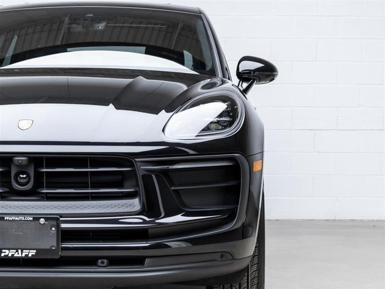 2024 Porsche Macan  Photo2