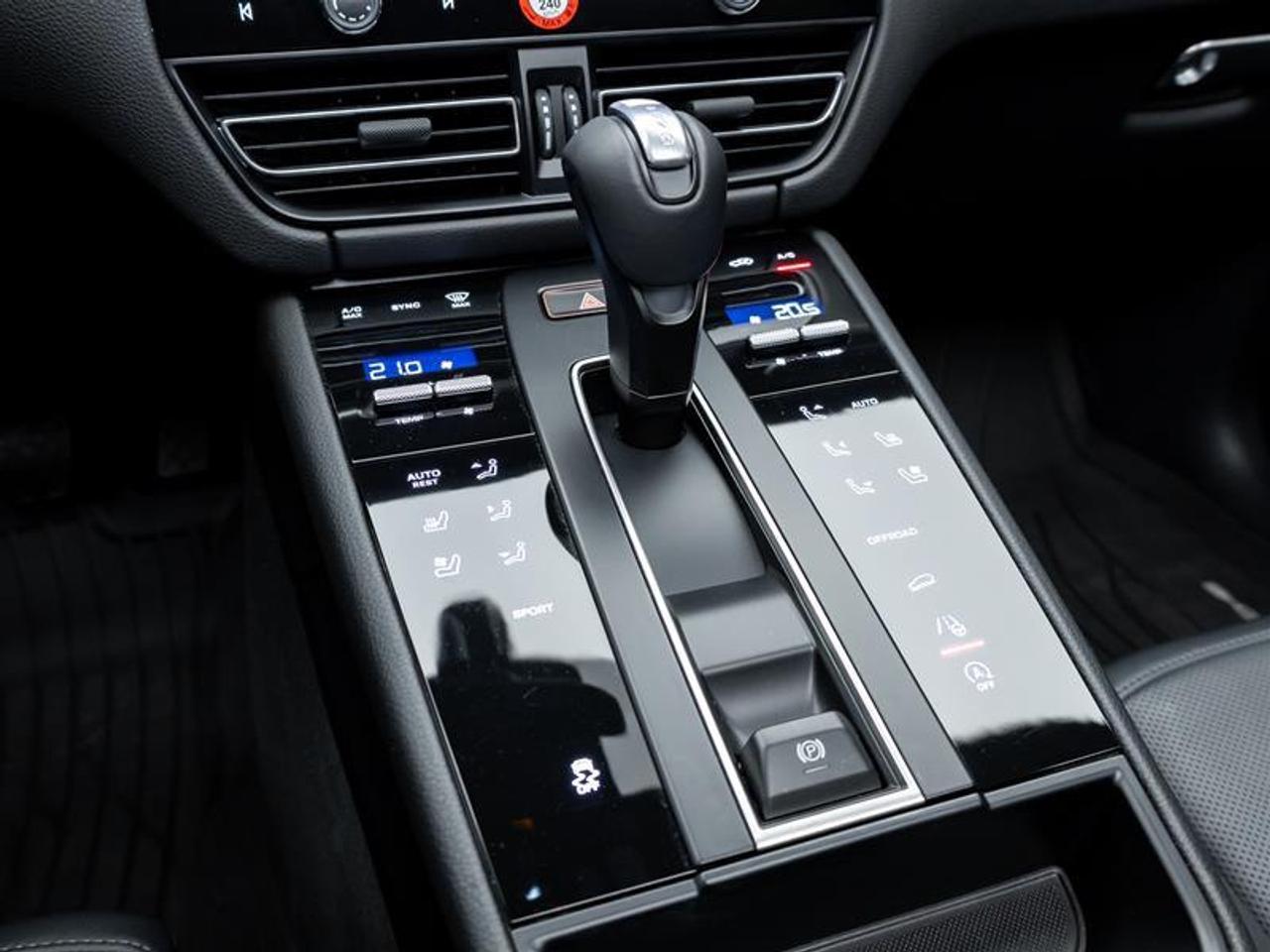 2024 Porsche Macan  Photo