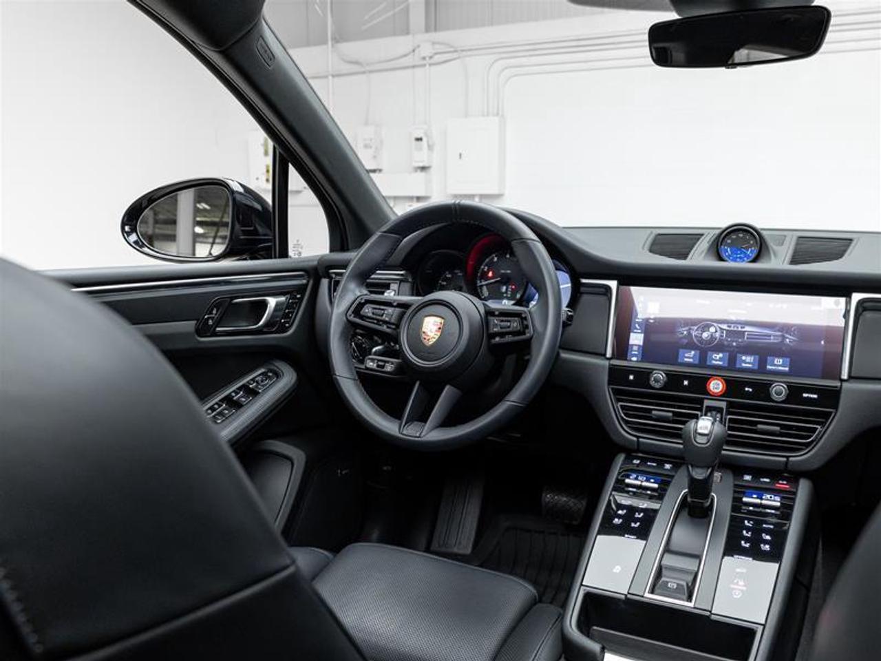 2024 Porsche Macan  Photo