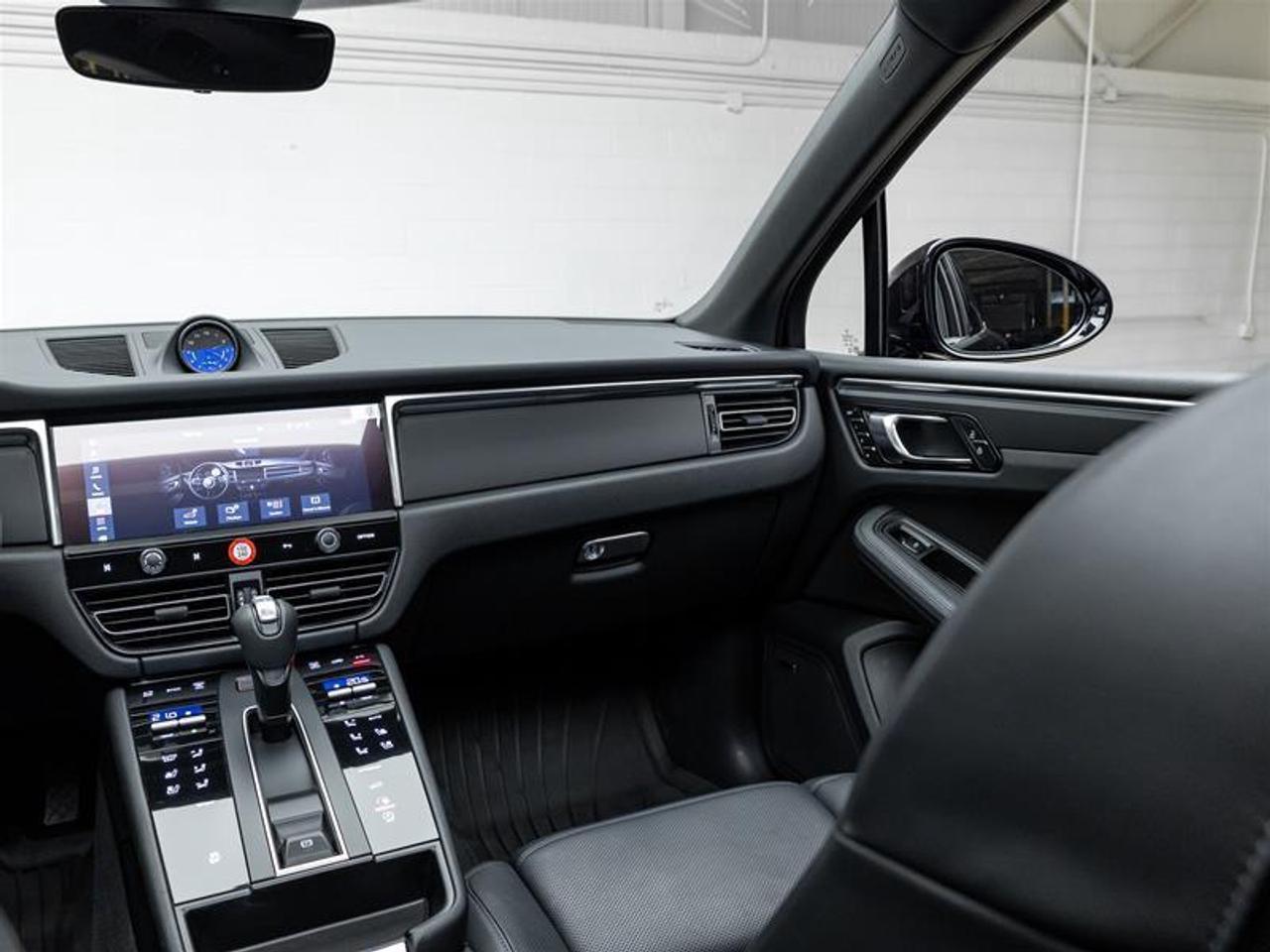 2024 Porsche Macan  Photo