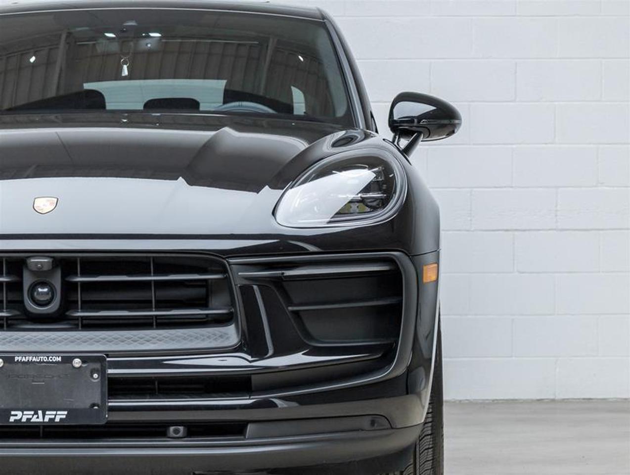 2024 Porsche Macan  Photo3