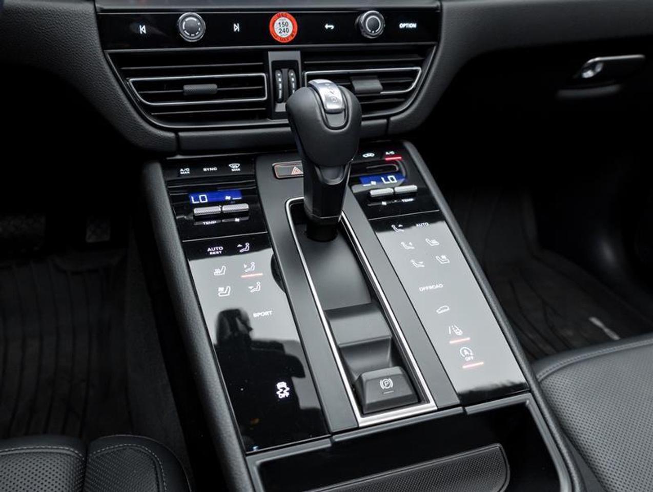 2024 Porsche Macan  Photo