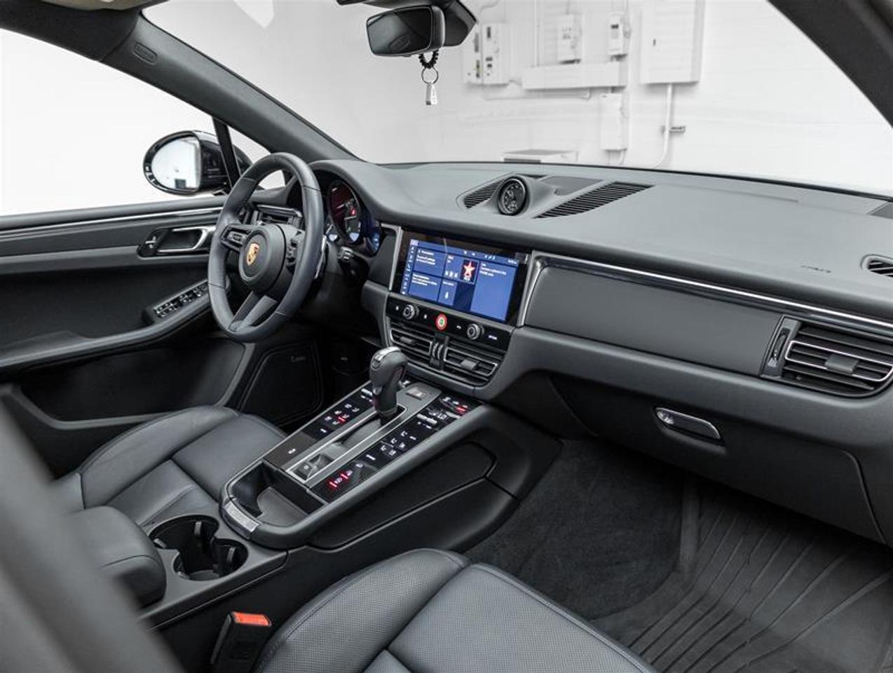2024 Porsche Macan  Photo