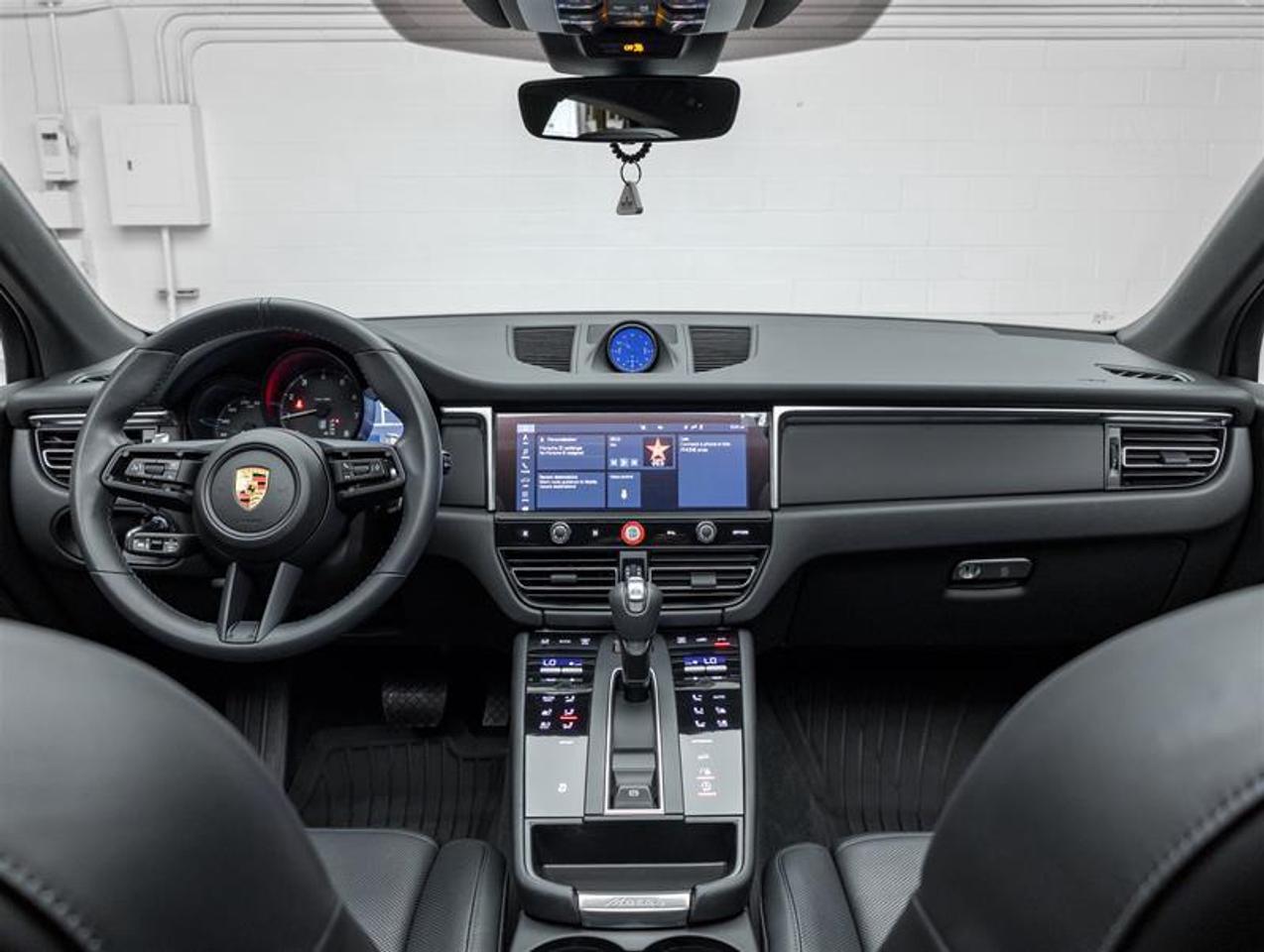2024 Porsche Macan  Photo