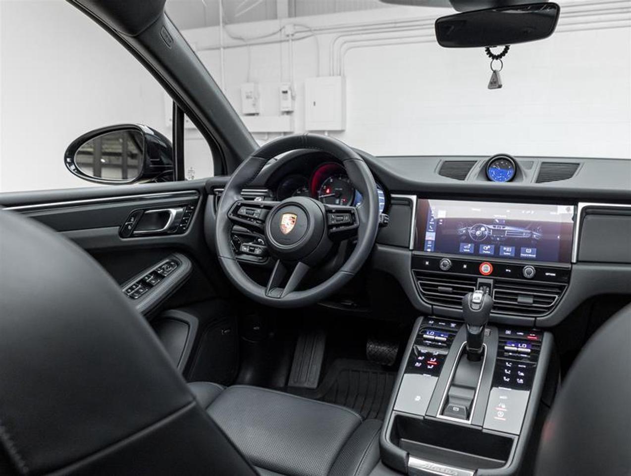 2024 Porsche Macan  Photo