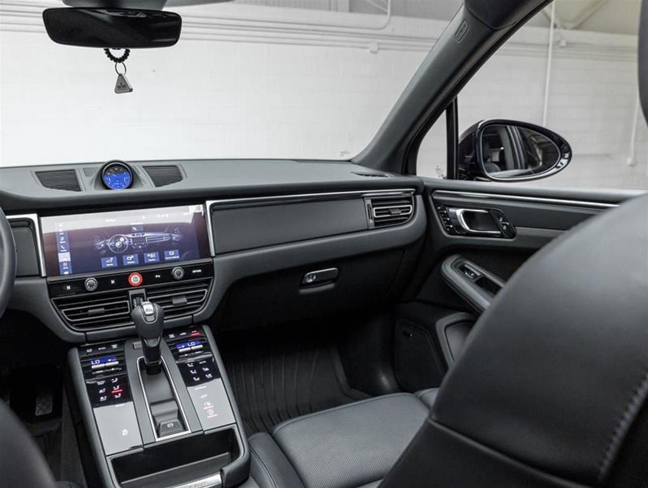 2024 Porsche Macan  Photo