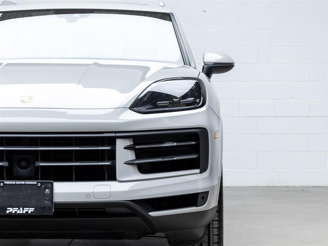 2024 Porsche Cayenne  Photo3