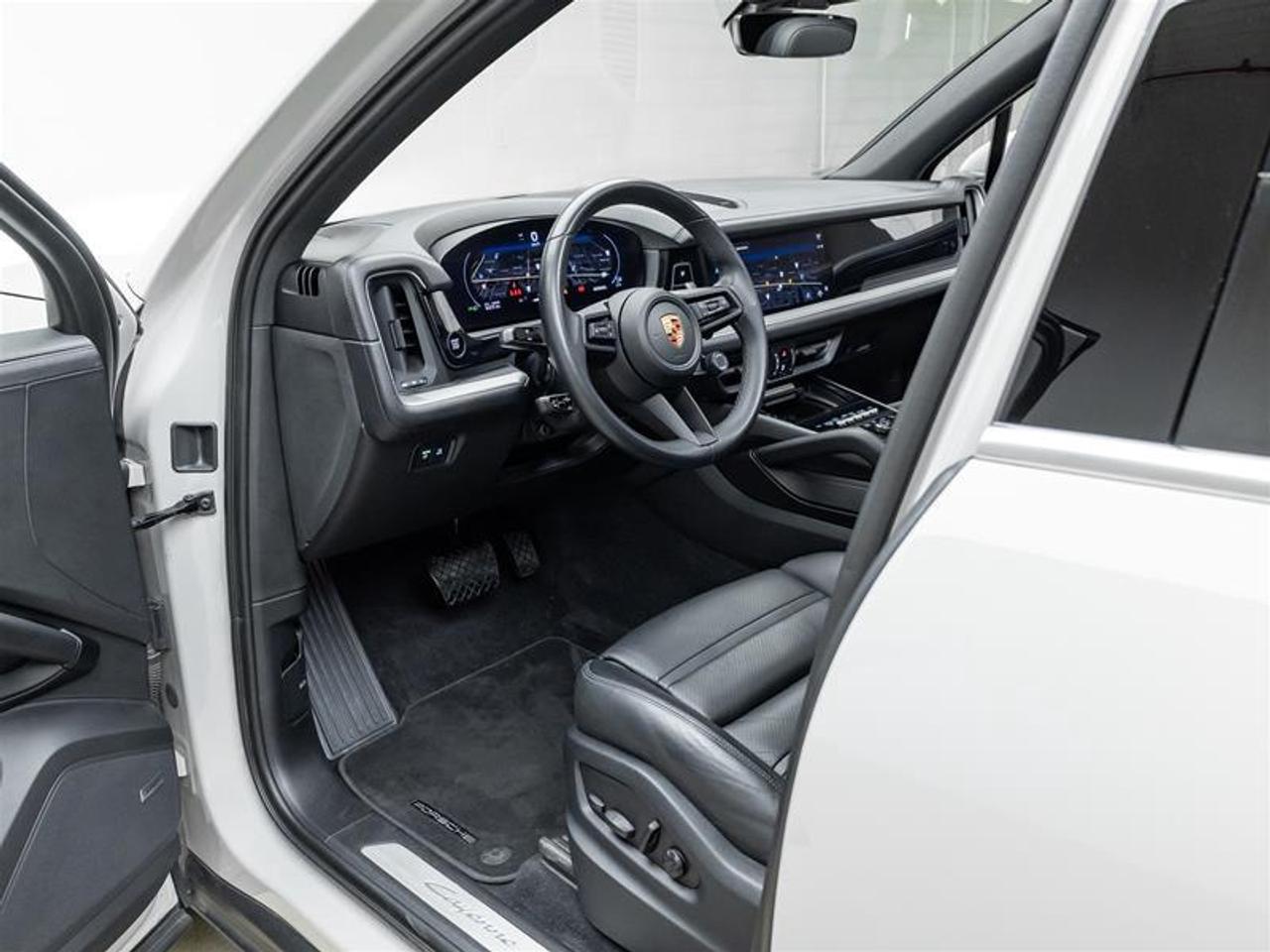 2024 Porsche Cayenne  Photo