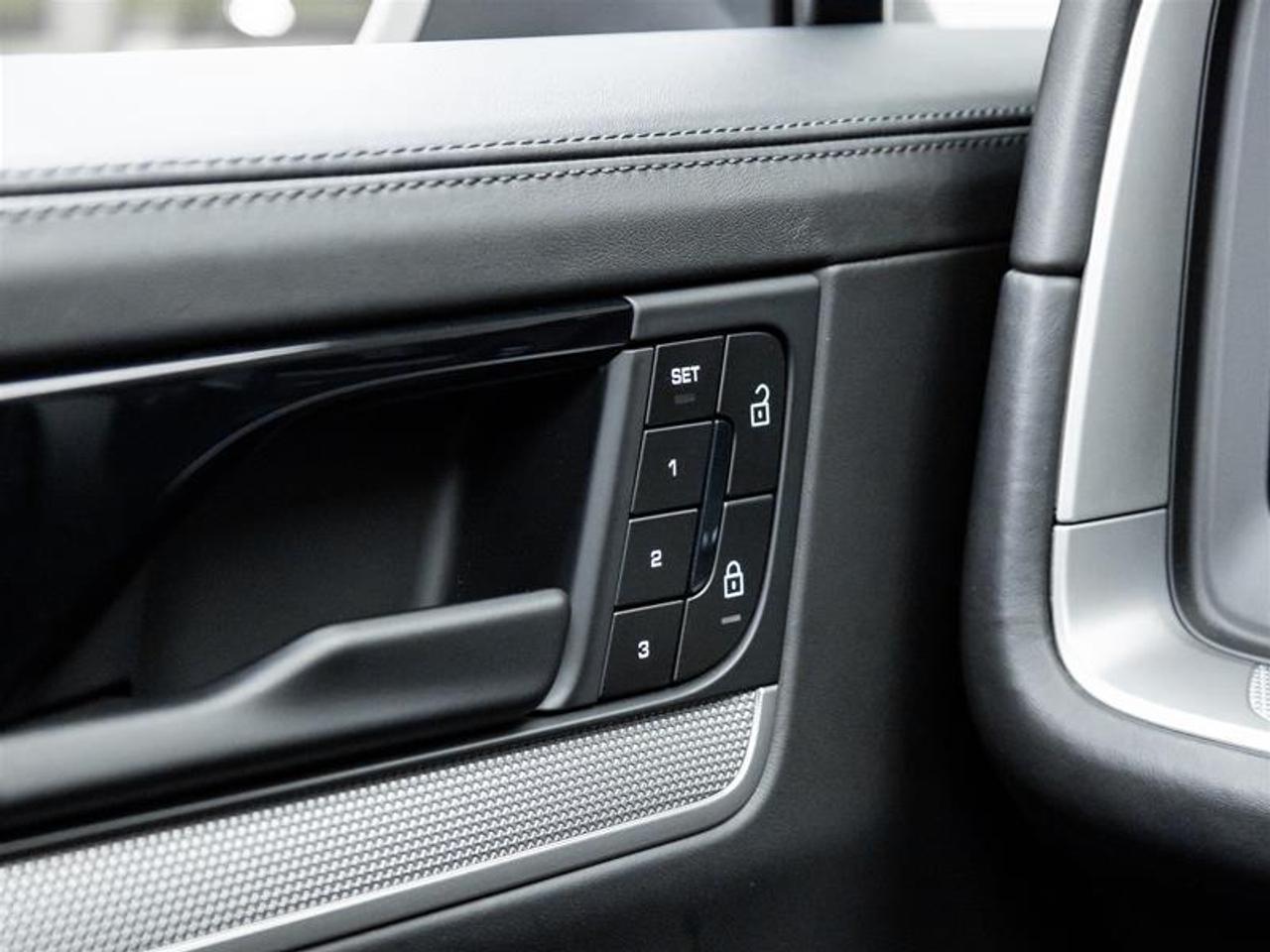 2024 Porsche Cayenne  Photo