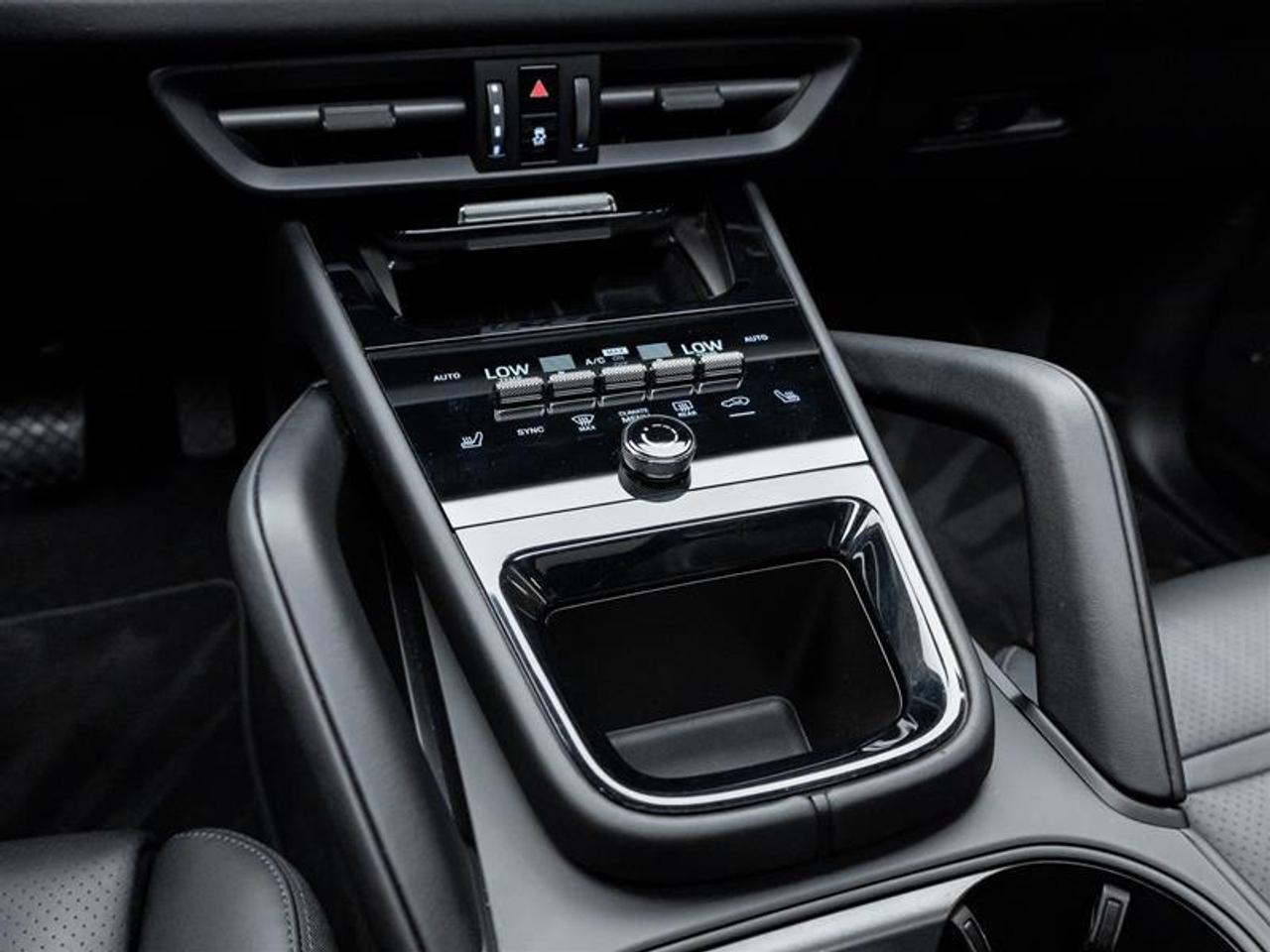 2024 Porsche Cayenne  Photo