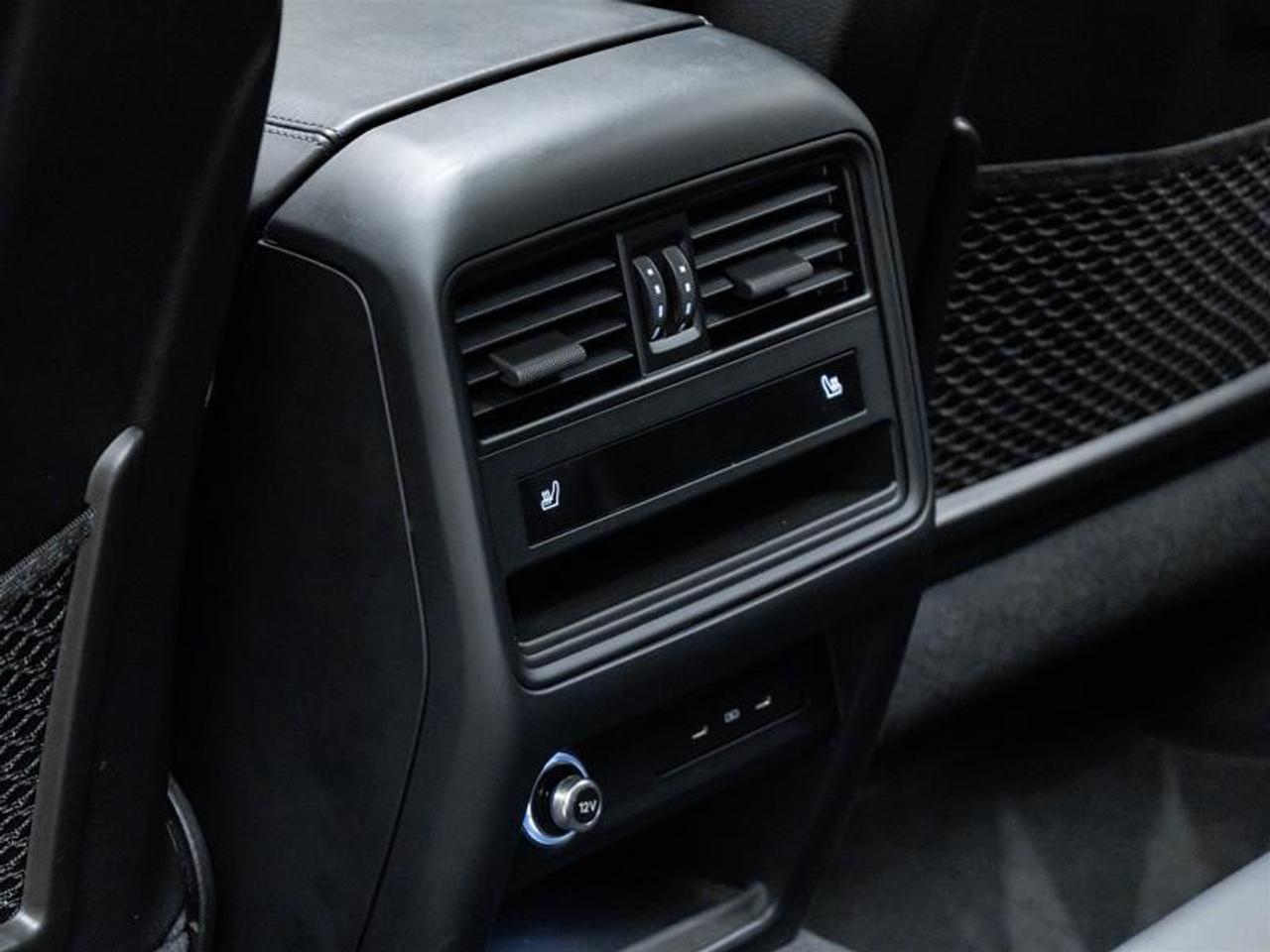 2024 Porsche Cayenne  Photo