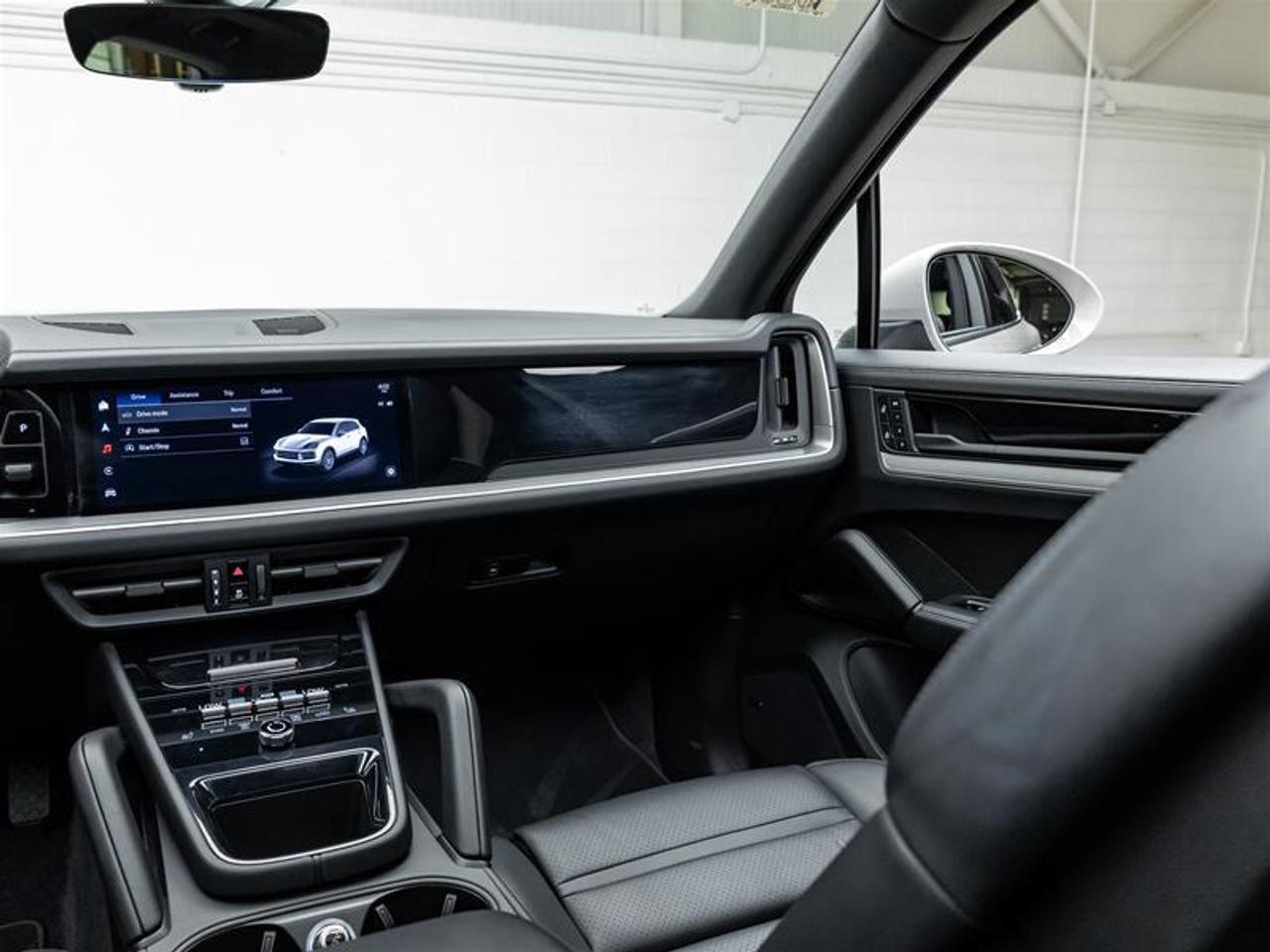 2024 Porsche Cayenne  Photo