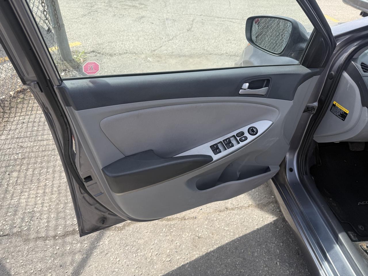 2015 Hyundai Accent *** 3 YEAR WARRANTY INCLUDED *** Photo