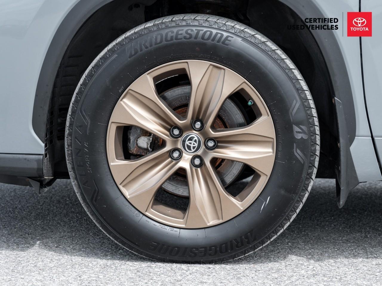 2022 Toyota Highlander Hybrid XLE 4dr All-Wheel Drive Photo4
