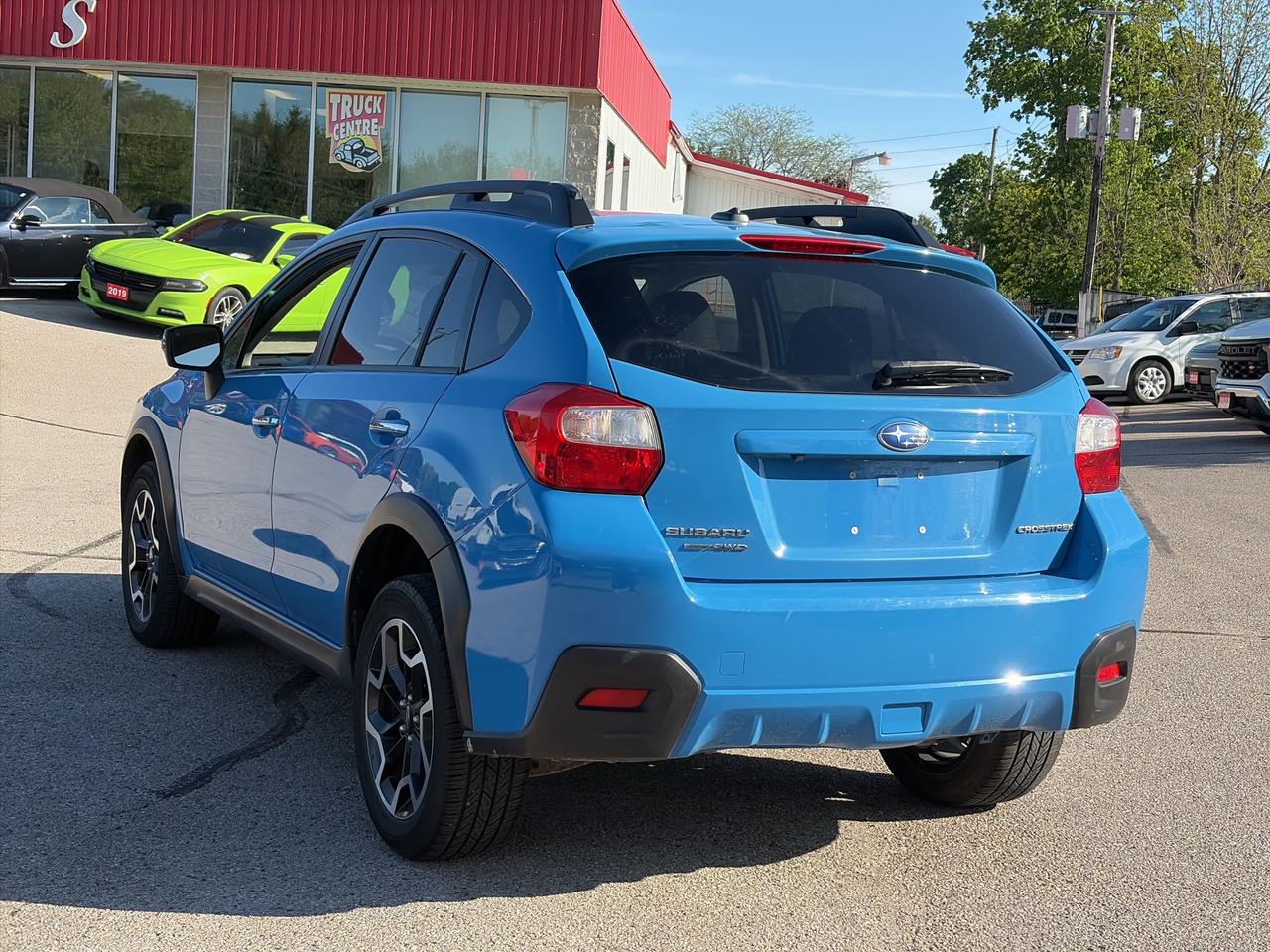 2016 Subaru Crosstrek AWD, HEATED LEATHER, SUNROOF, BACK UP CAMERA! Photo