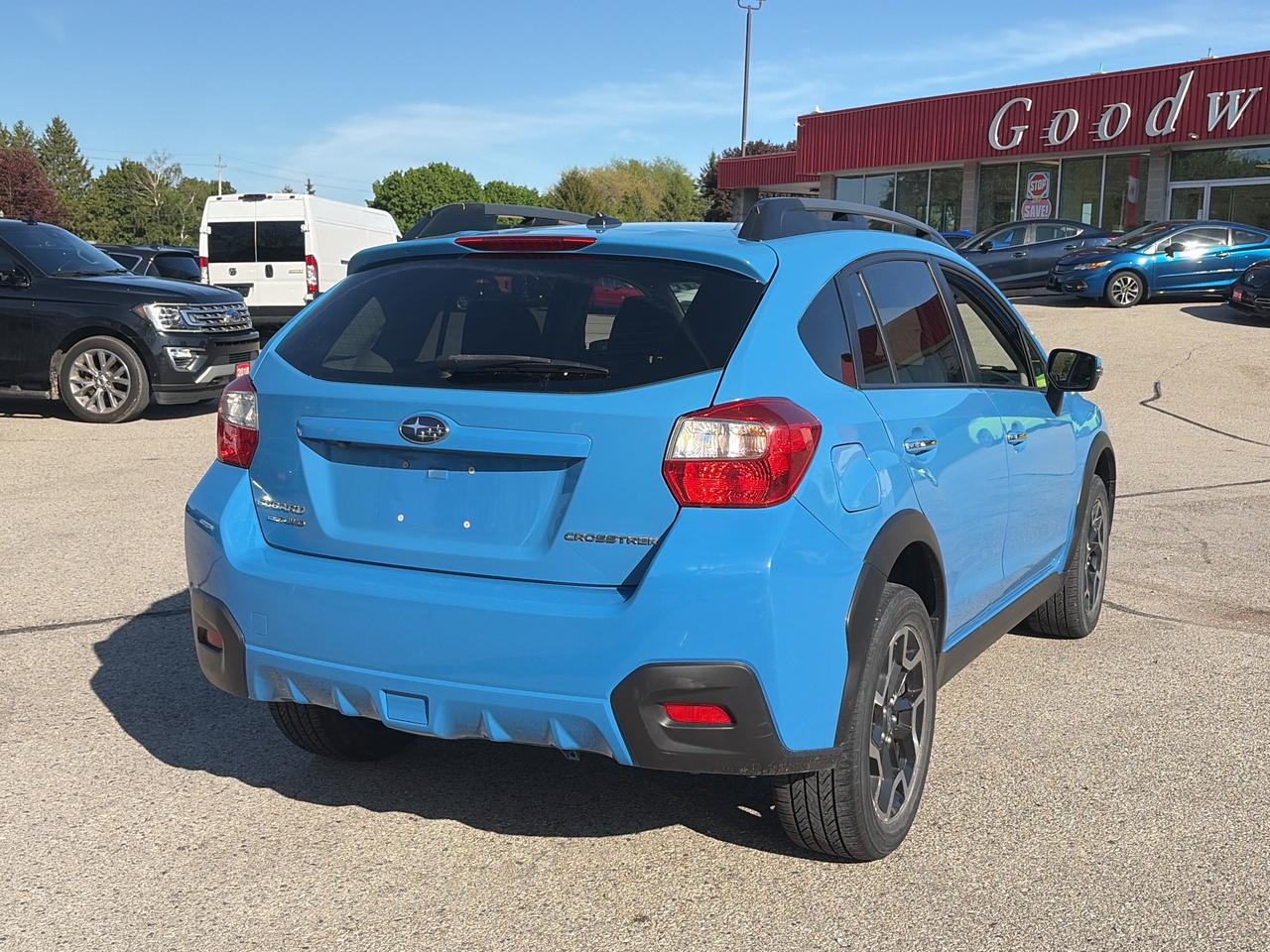 2016 Subaru Crosstrek AWD, HEATED LEATHER, SUNROOF, BACK UP CAMERA! Photo