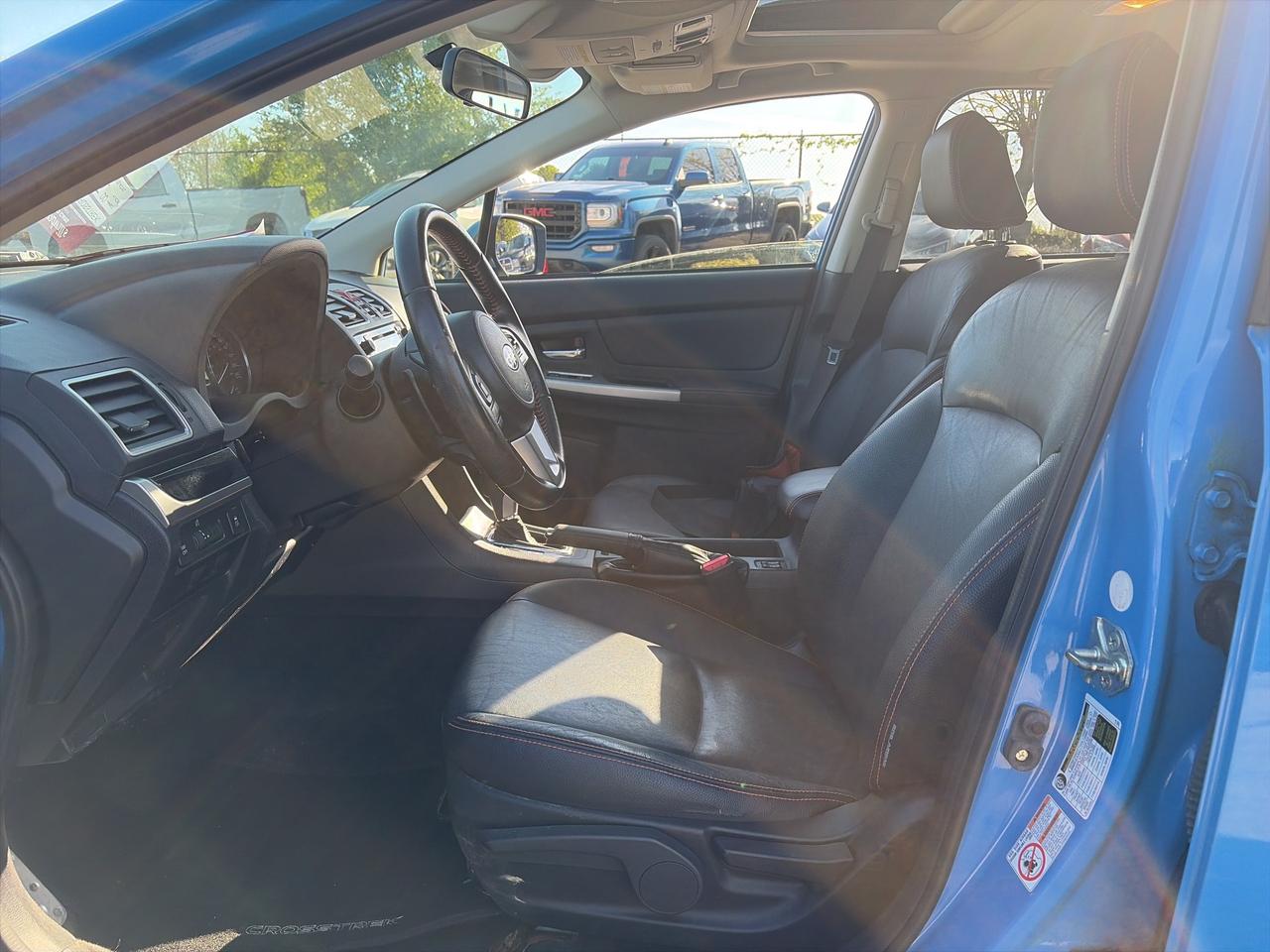 2016 Subaru Crosstrek AWD, HEATED LEATHER, SUNROOF, BACK UP CAMERA! Photo