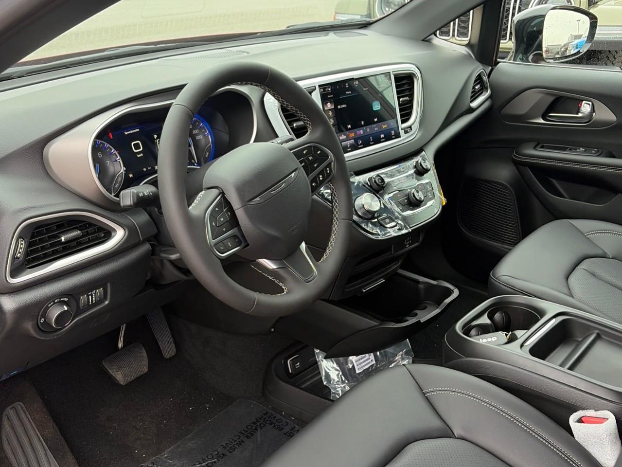 2027 Chrysler Grand Caravan SXT Front-Wheel Drive Passenger Van Photo