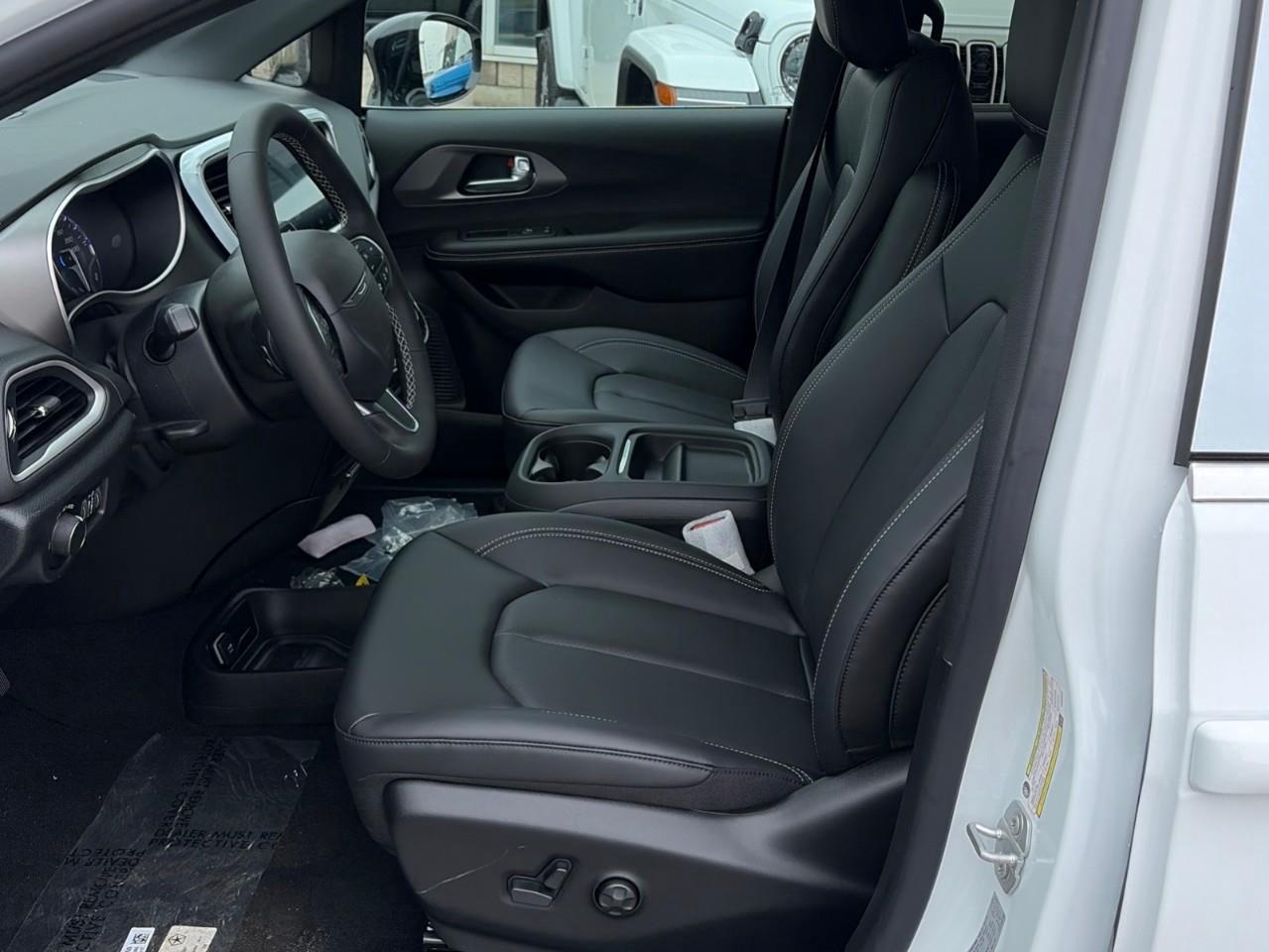 2027 Chrysler Grand Caravan SXT Front-Wheel Drive Passenger Van Photo