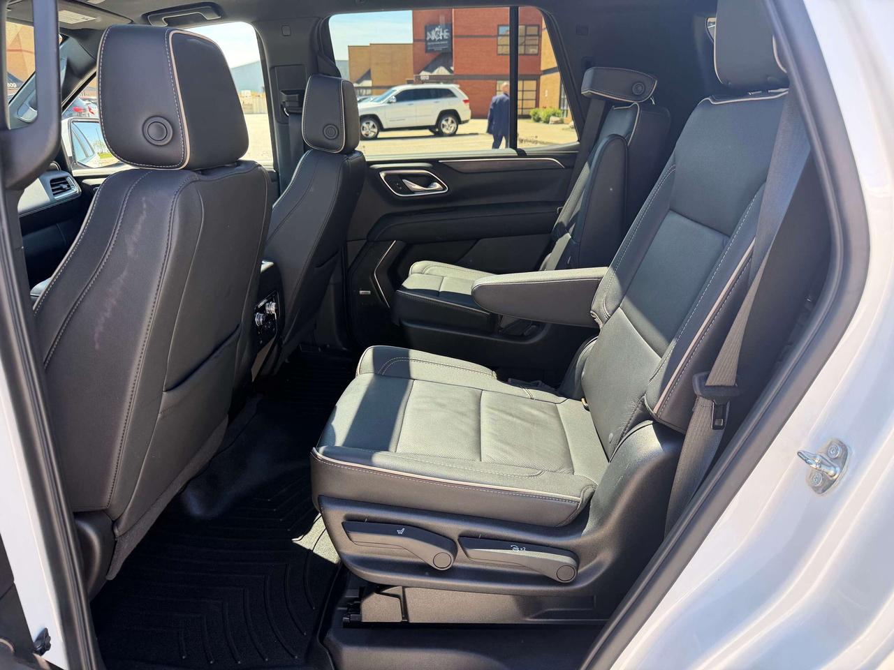 2023 GMC Yukon 4WD SLT DIESEL LEATHER NAVIGATION REMOTE STARTER Photo