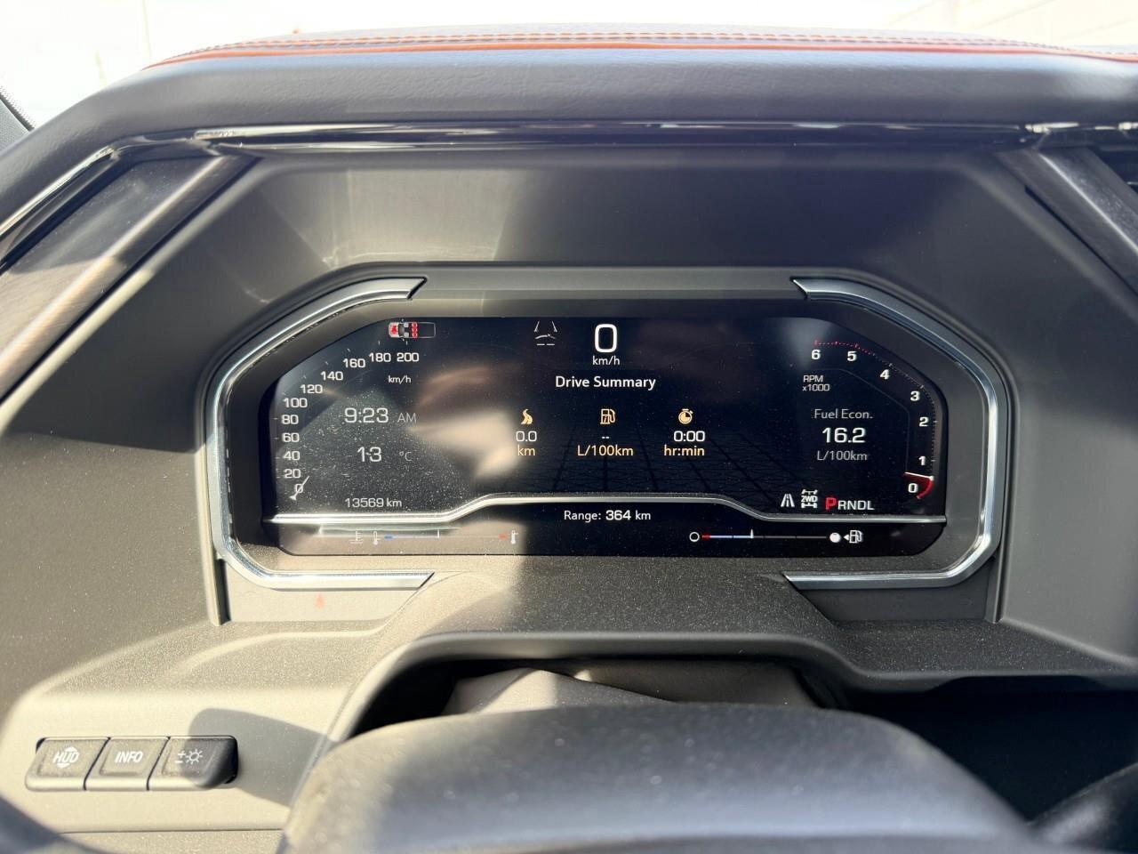 2025 GMC SIERRA 2500HD AT4AT4, 6.6L V8, DIESEL, ALLOYS, LEATHER, 1-OWNER, Photo