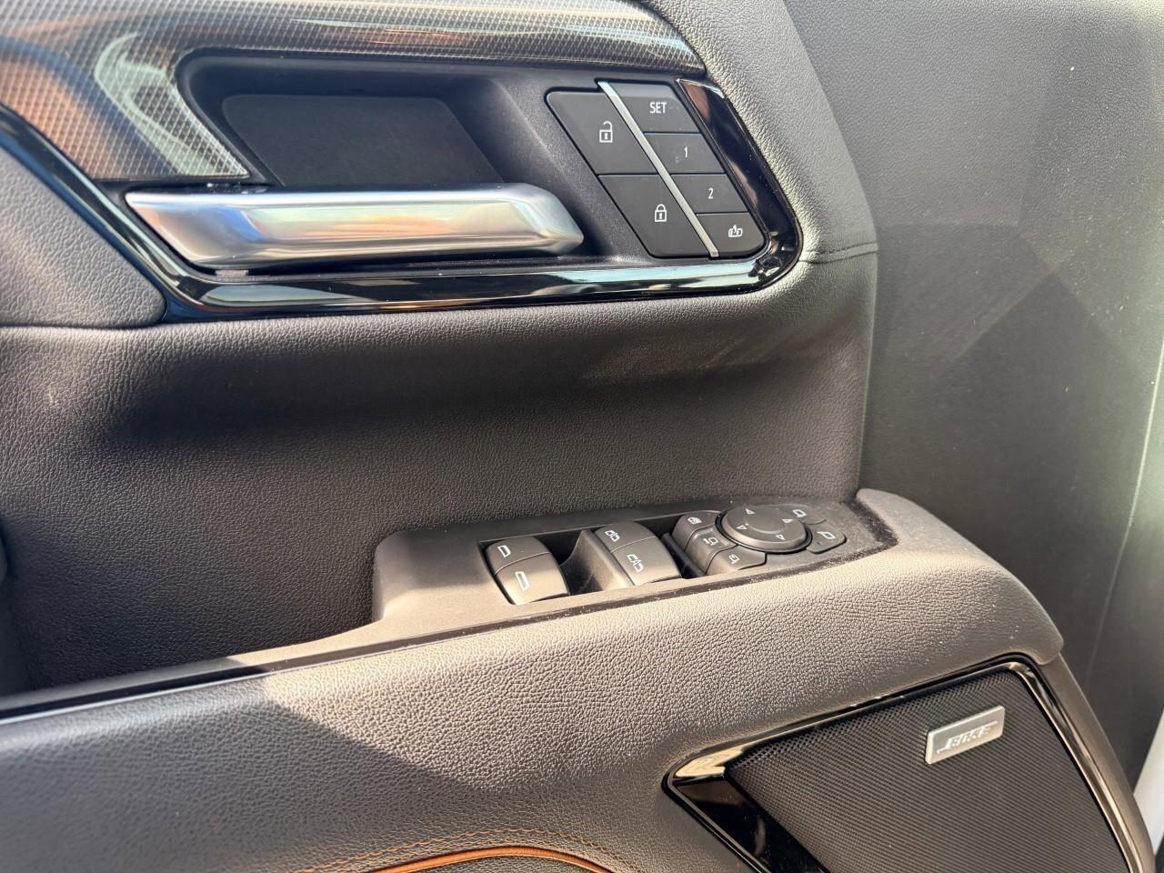 2025 GMC SIERRA 2500HD AT4AT4, 6.6L V8, DIESEL, ALLOYS, LEATHER, 1-OWNER, Photo