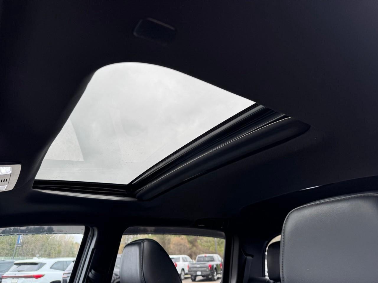 2020 Toyota Tacoma Tonneau Cover   Keyless Entry   Heated Seats Photo