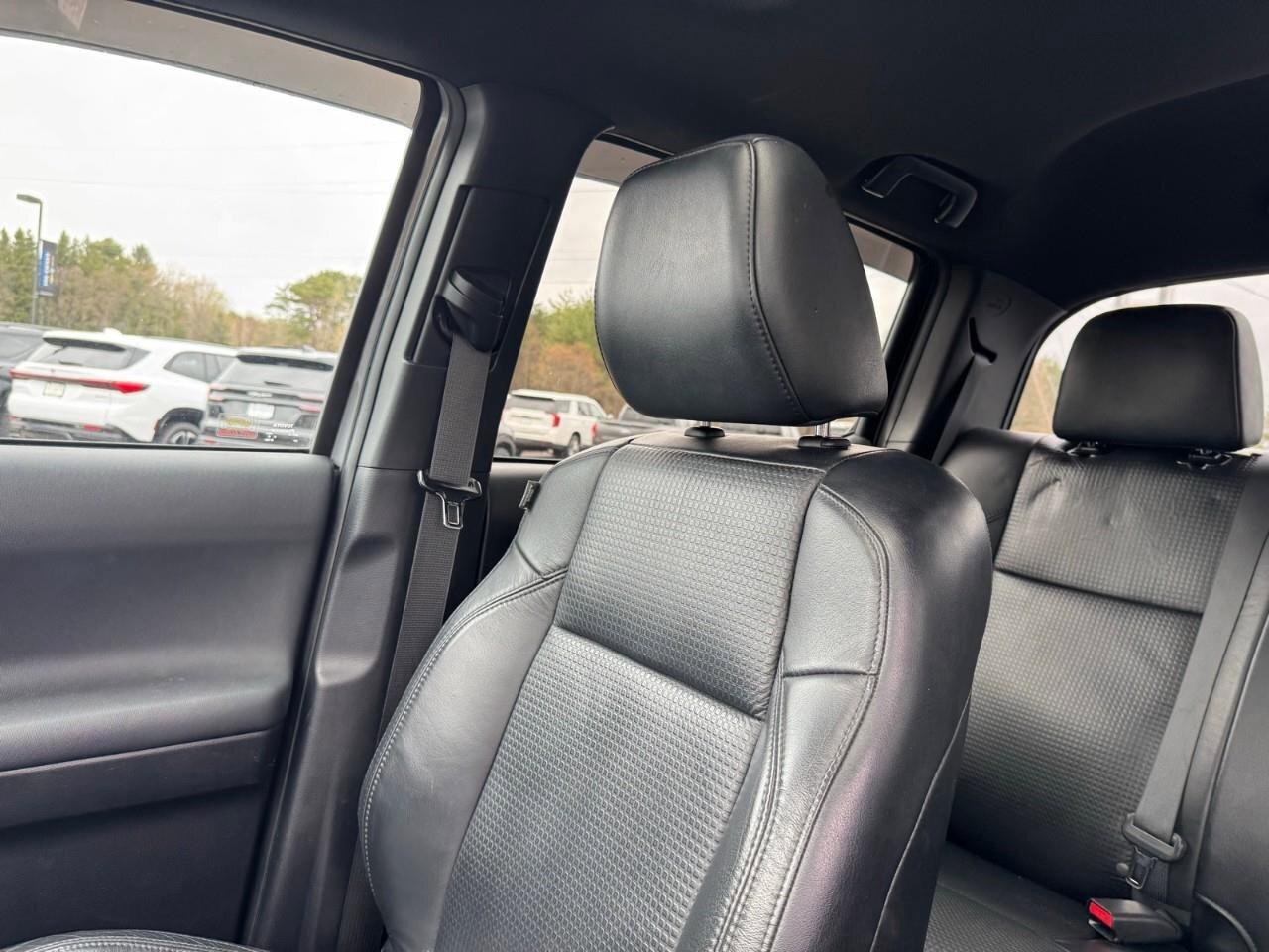 2020 Toyota Tacoma Tonneau Cover   Keyless Entry   Heated Seats Photo
