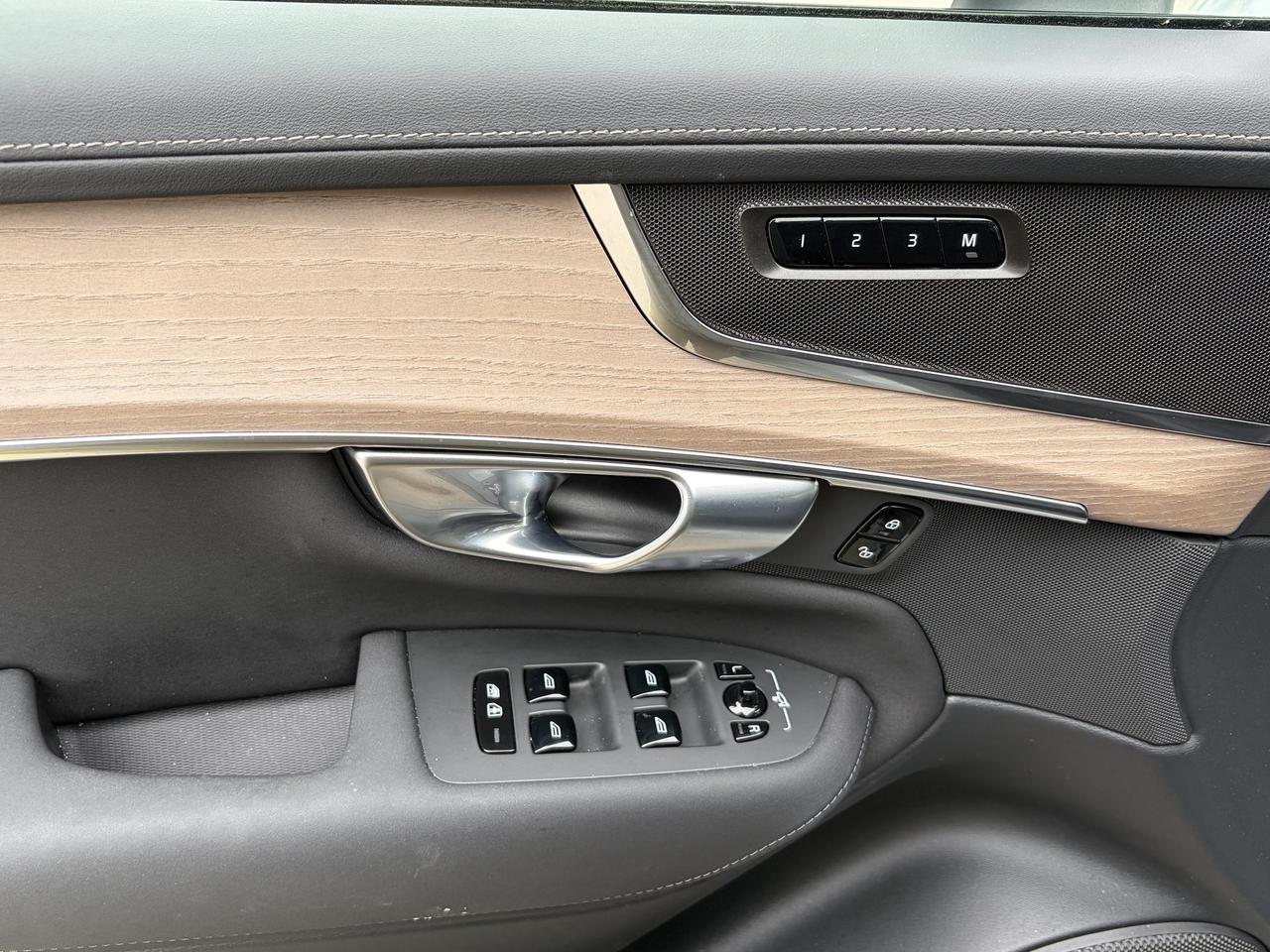 2026 Volvo XC90 DARK PLUS THEME, CARPLAY,PANOROOF, 360 CAM , NAVI Photo