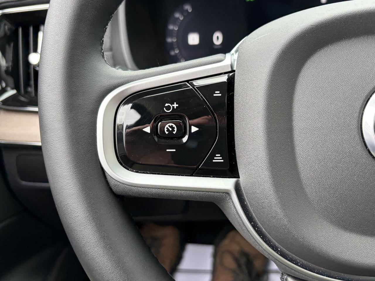2026 Volvo XC90 DARK PLUS THEME, CARPLAY,PANOROOF, 360 CAM , NAVI Photo
