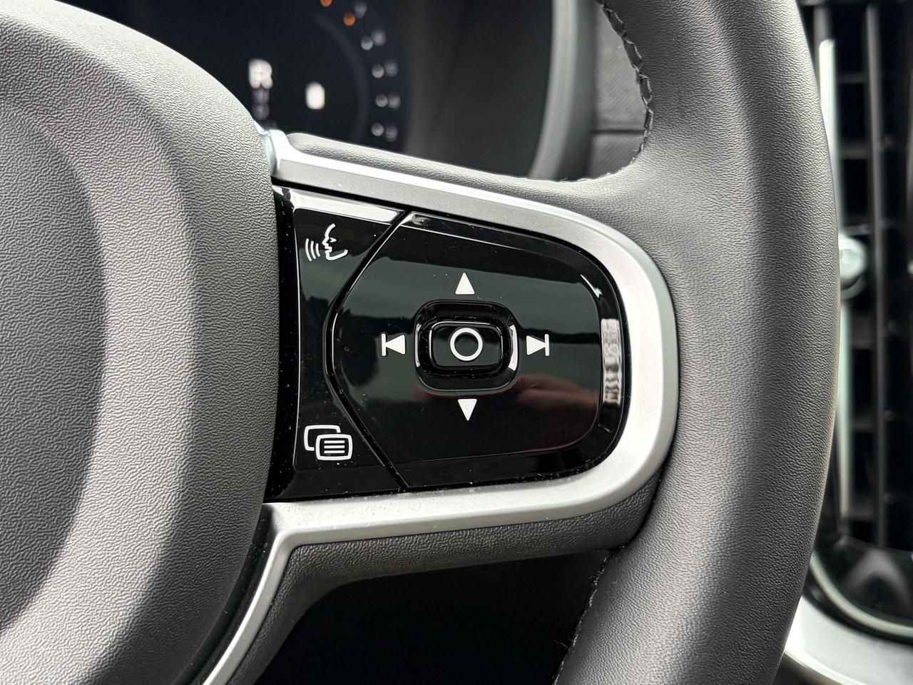 2026 Volvo XC90 DARK PLUS THEME, CARPLAY,PANOROOF, 360 CAM , NAVI Photo