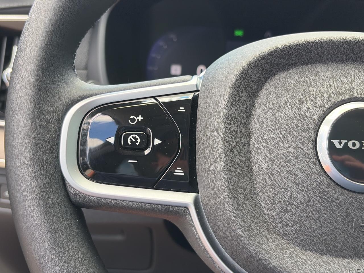2026 Volvo XC90 DARK PLUS THEME, CARPLAY,PANOROOF, 360 CAM , NAVI Photo