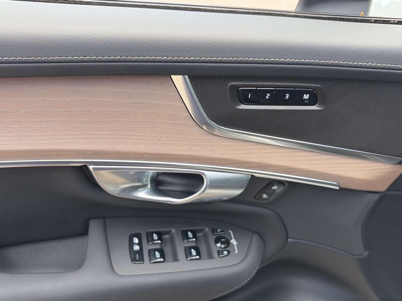 2026 Volvo XC90 DARK PLUS THEME, CARPLAY,PANOROOF, 360 CAM , NAVI Photo