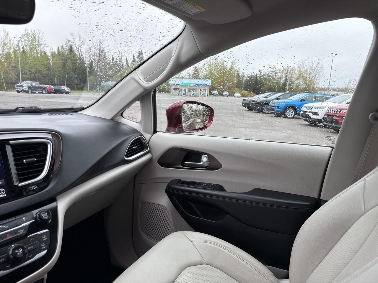 2018 Chrysler Pacifica Touring-L Photo