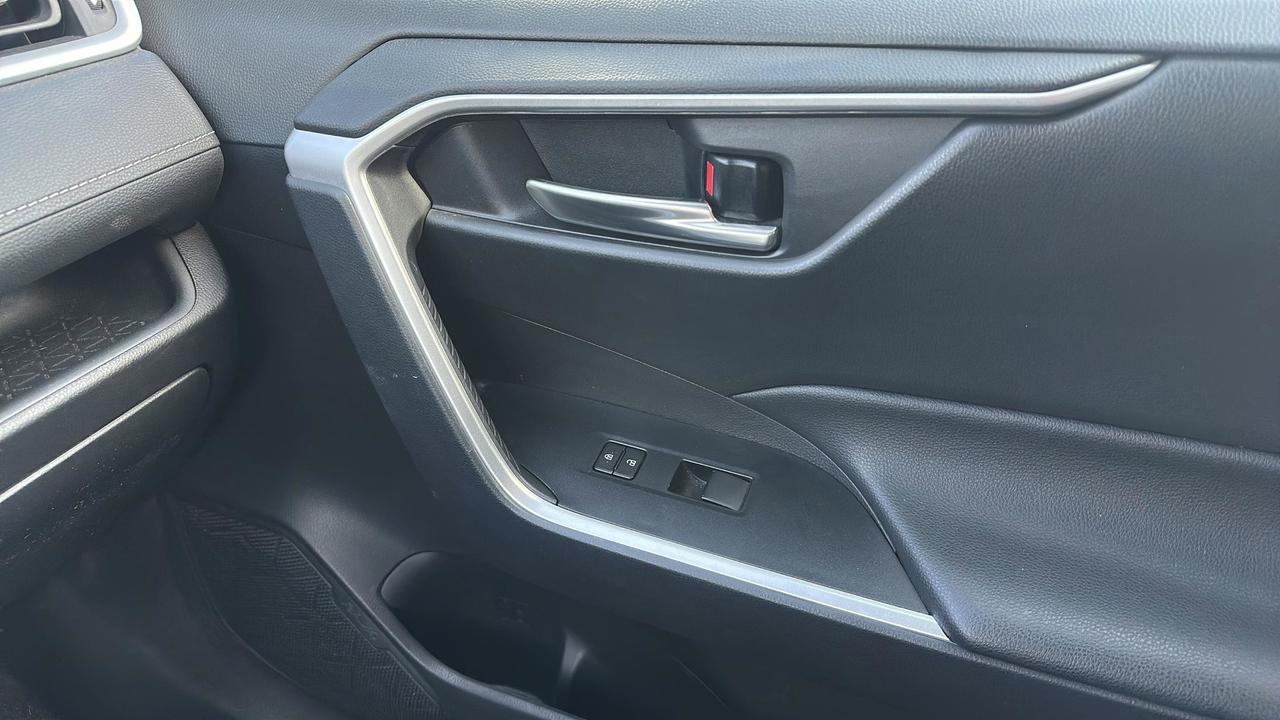 2021 Toyota RAV4 XLE AWD Photo