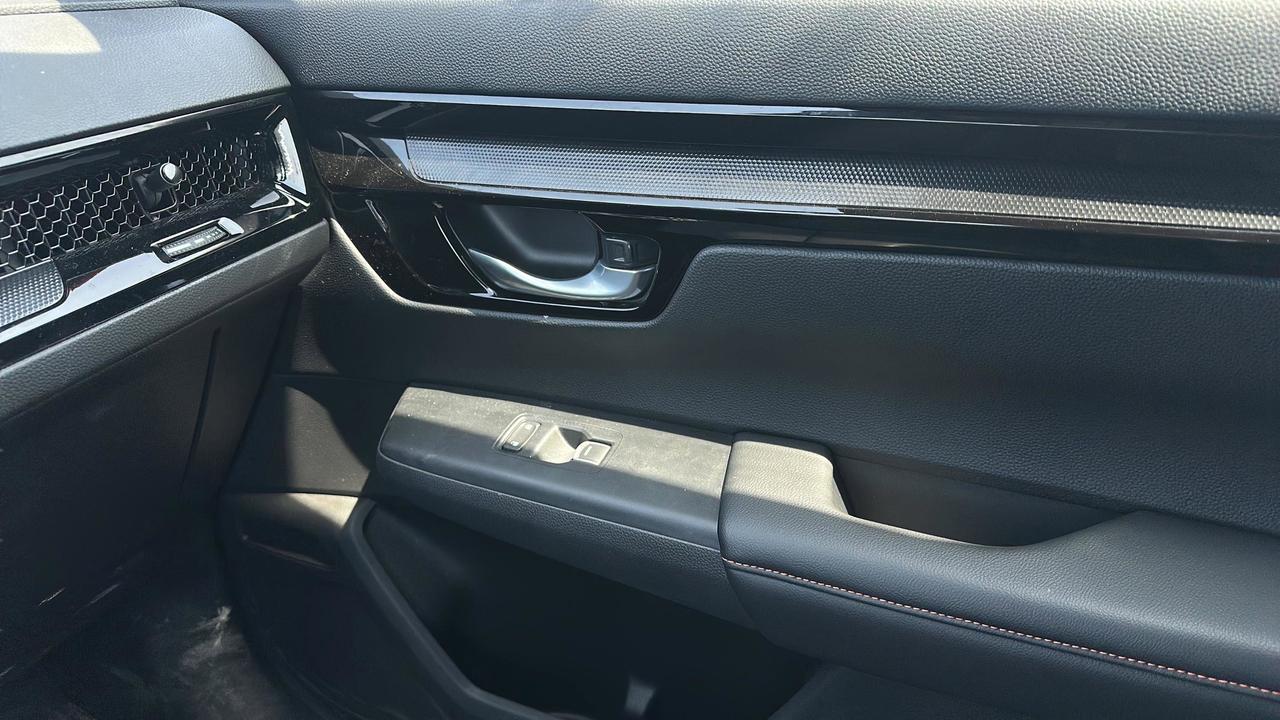 2023 Honda CR-V Hybrid Touring AWD Photo