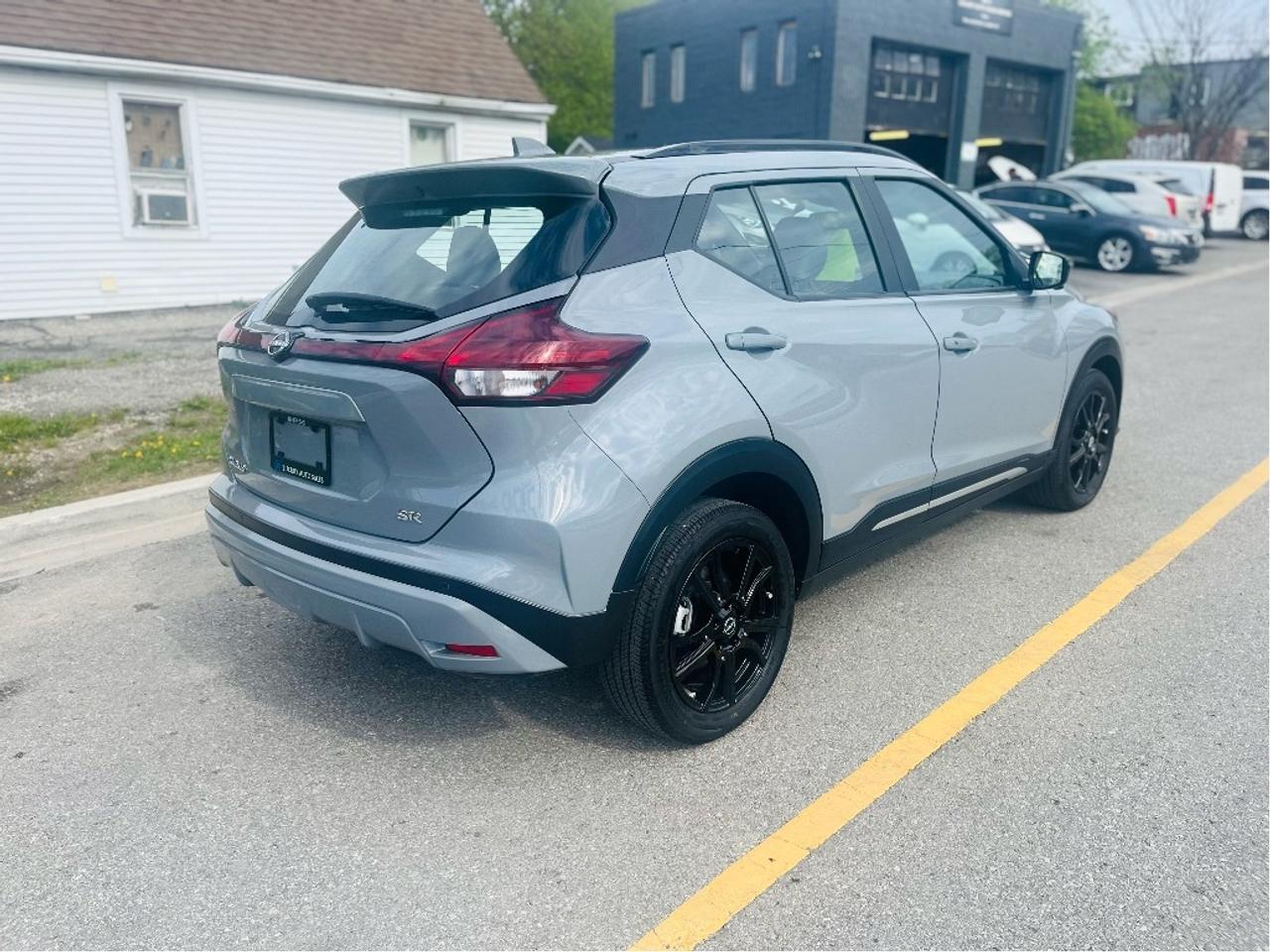 2023 Nissan Kicks SR CERTIFIED Photo