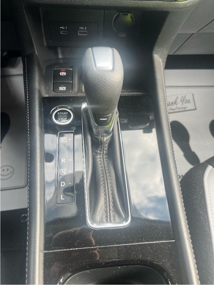 2023 Nissan Kicks SR CERTIFIED Photo
