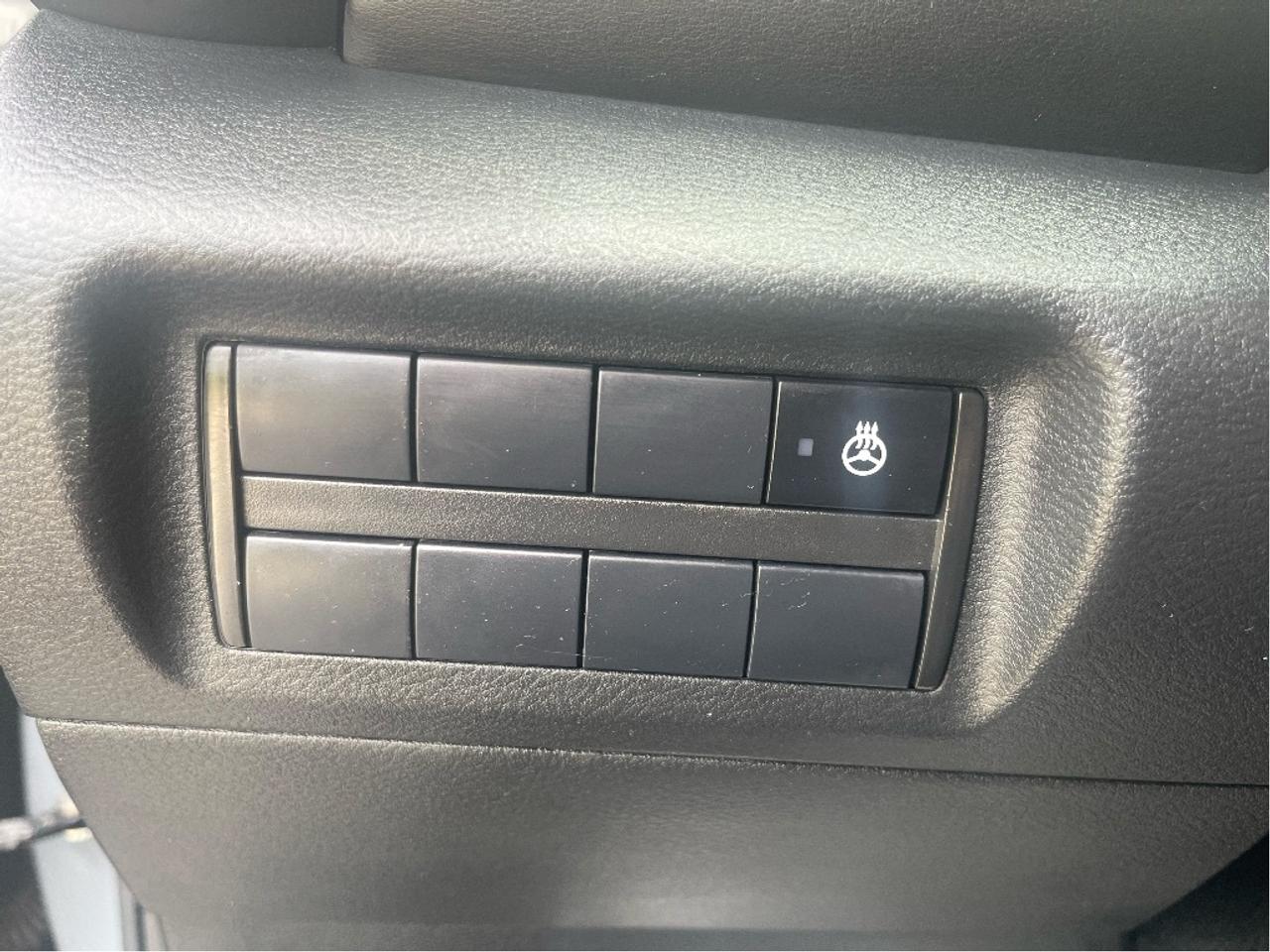 2023 Nissan Kicks SR CERTIFIED Photo