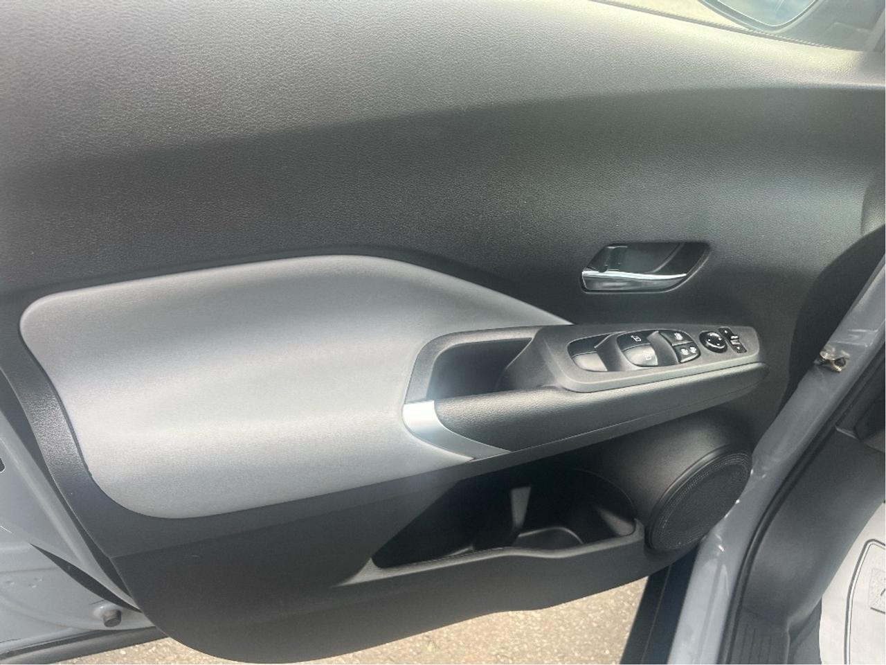2023 Nissan Kicks SR CERTIFIED Photo