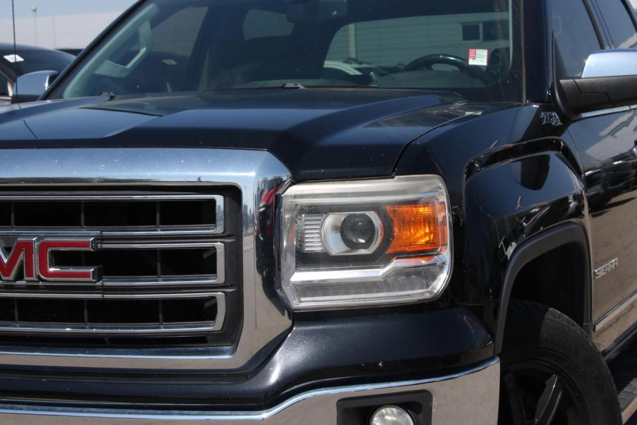 2014 GMC Sierra K1500 SLT  SiriusXM BedCover SideSteps BkpCam Photo